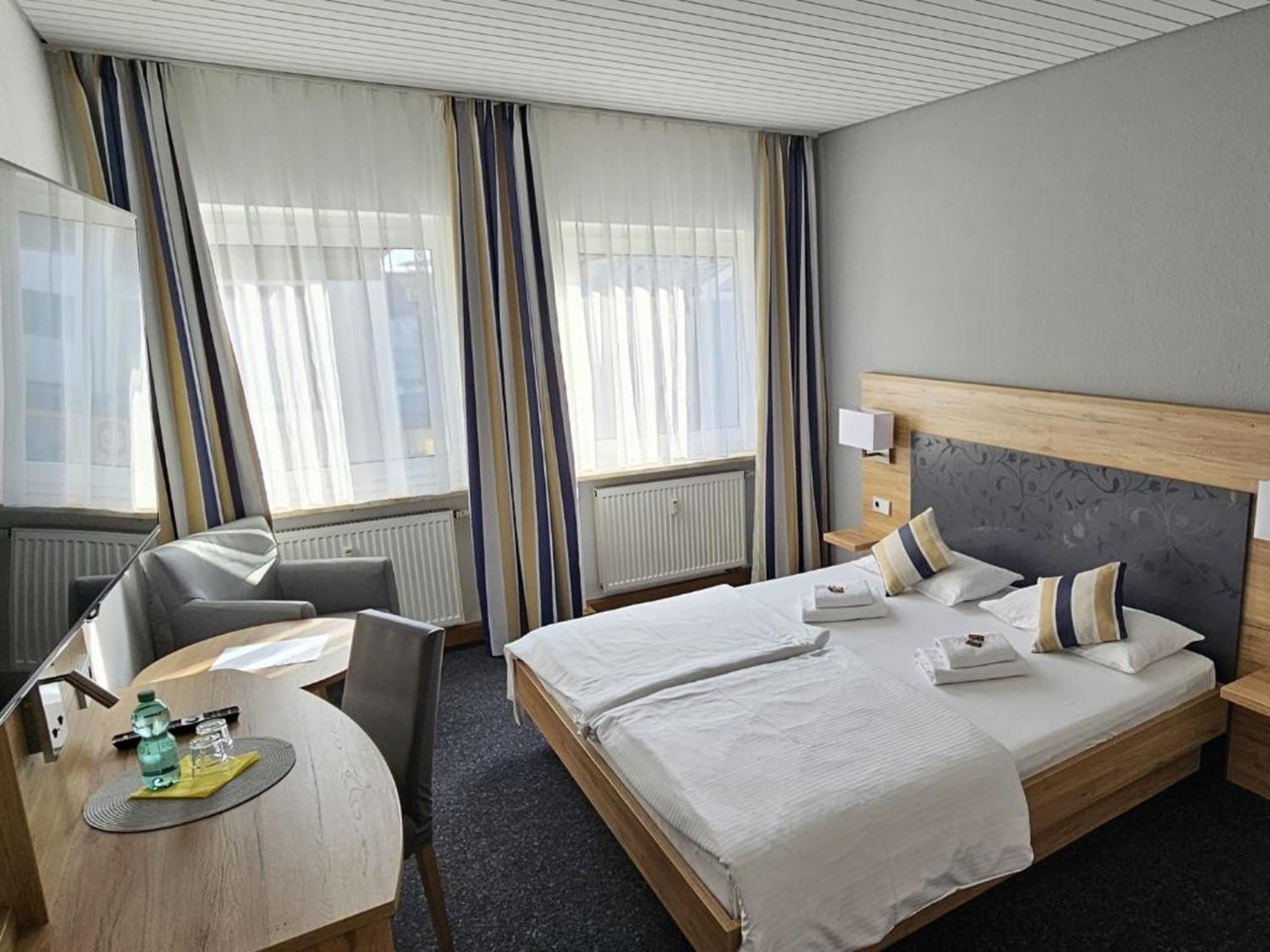 Hotel Hirsch Guenzburg Ngoại thất bức ảnh