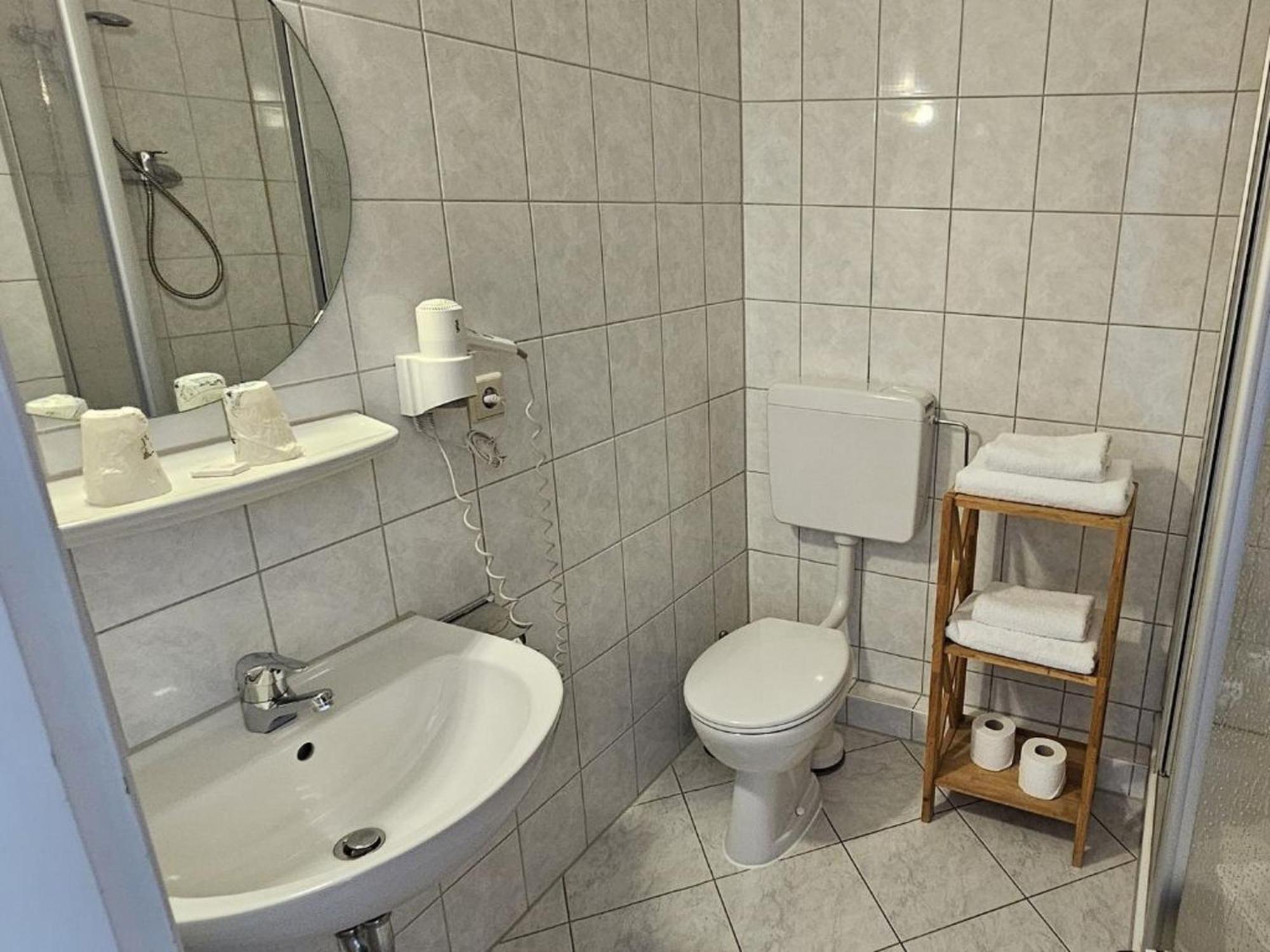 Hotel Hirsch Guenzburg Ngoại thất bức ảnh