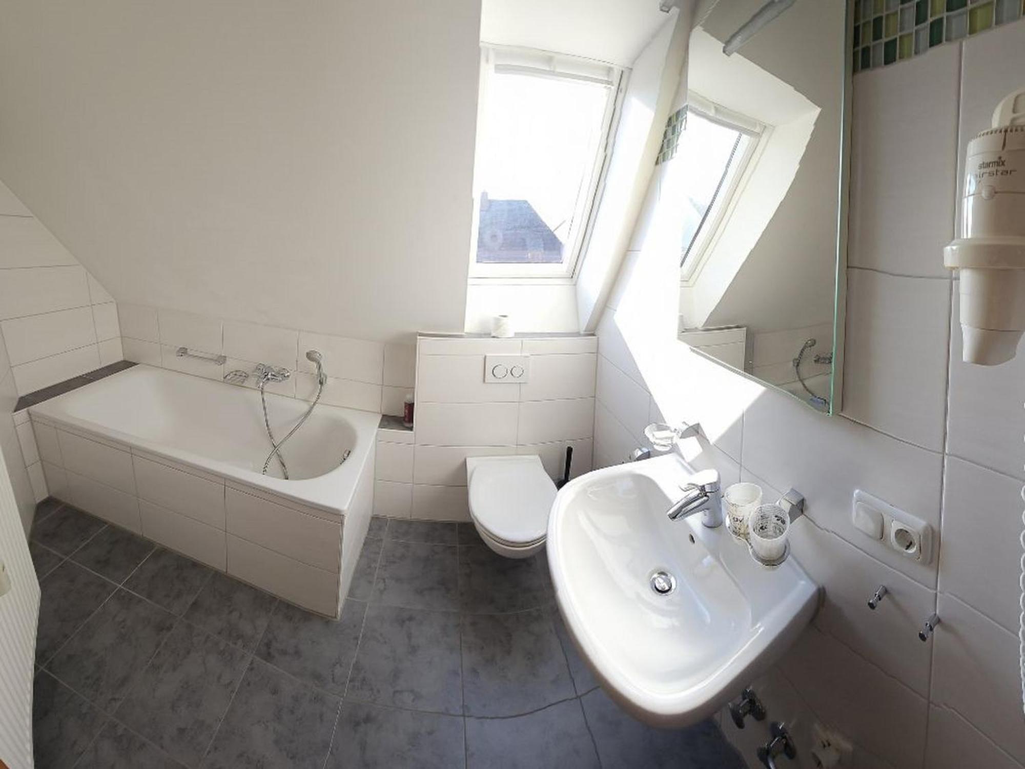 Hotel Hirsch Guenzburg Ngoại thất bức ảnh